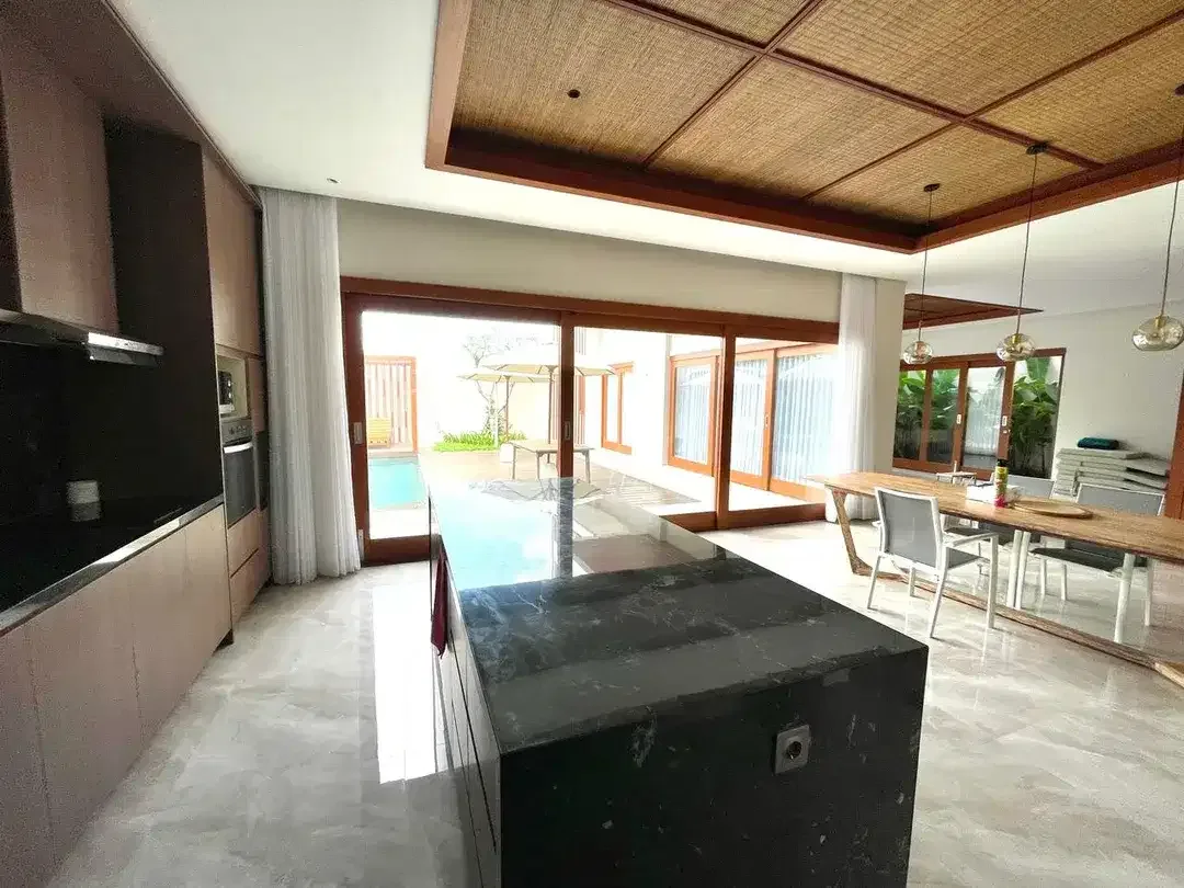 PREMIUM 4-BEDROOM VILLA IN UMALAS BUMBAK - Image 9 of 10