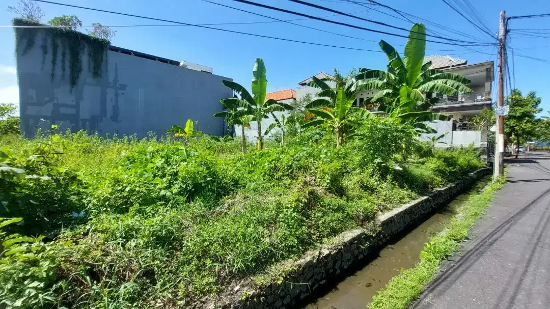 DIJUAL TANAH SUPER STRATEGIS SEMINYAK JLN DEWI SRI  LINGKUNGAN VILLA - Image 5 of 10