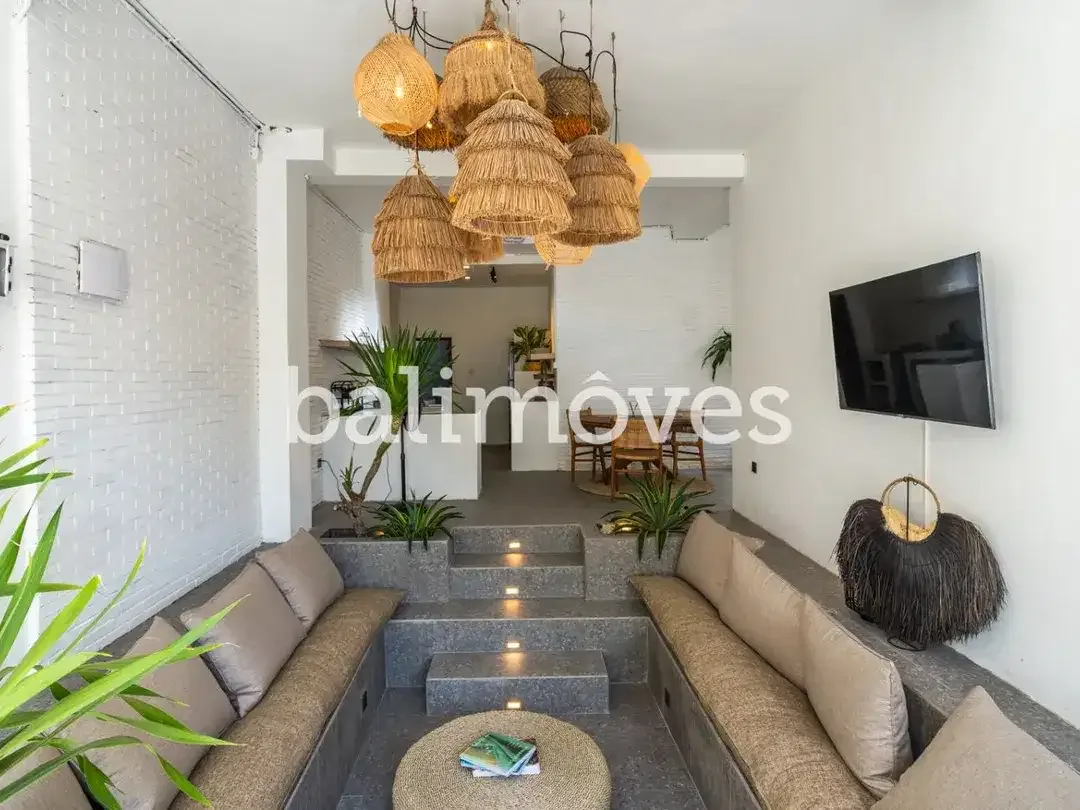 Vila Mediterania Menawan dengan Empat Kamar Tidur di Tepi Pantai Sanur - Image 3 of 10