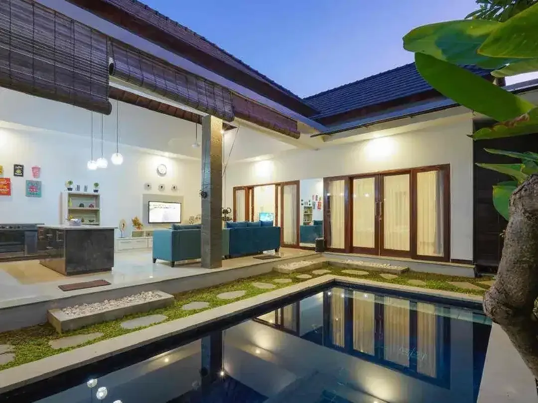 Villa Nyaman 3 Bedroom Seminyak Lokasi Strategis - Image 3 of 10