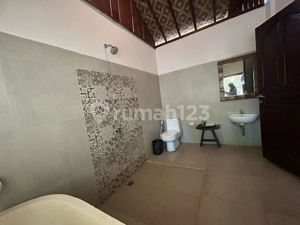 Dijual Tanah Bonus Bangunan Villa Lumbung di Jalan Utama Sanggingan Ubud Lokasi Strategis Untuk Bisnis - Image 4 of 4