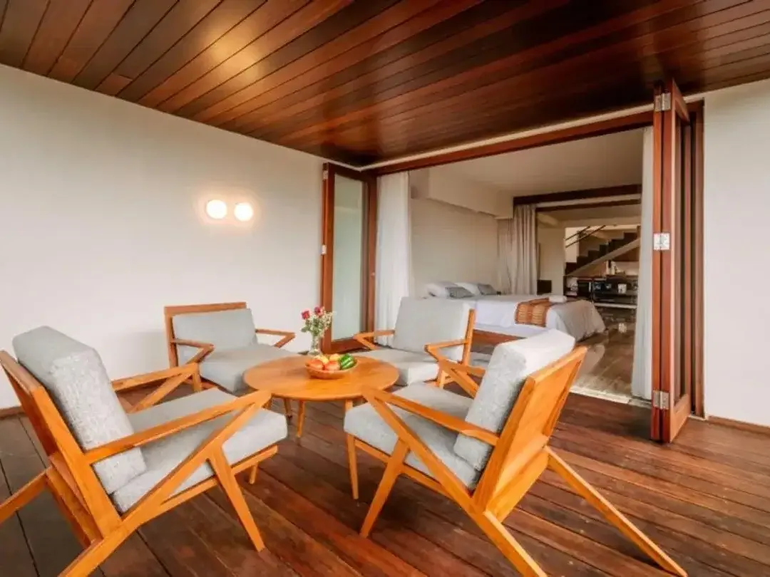 FREEHOLD THREE-LEVEL FOUR BEDROOM VILLA IN BERAWA - Image 9 of 10