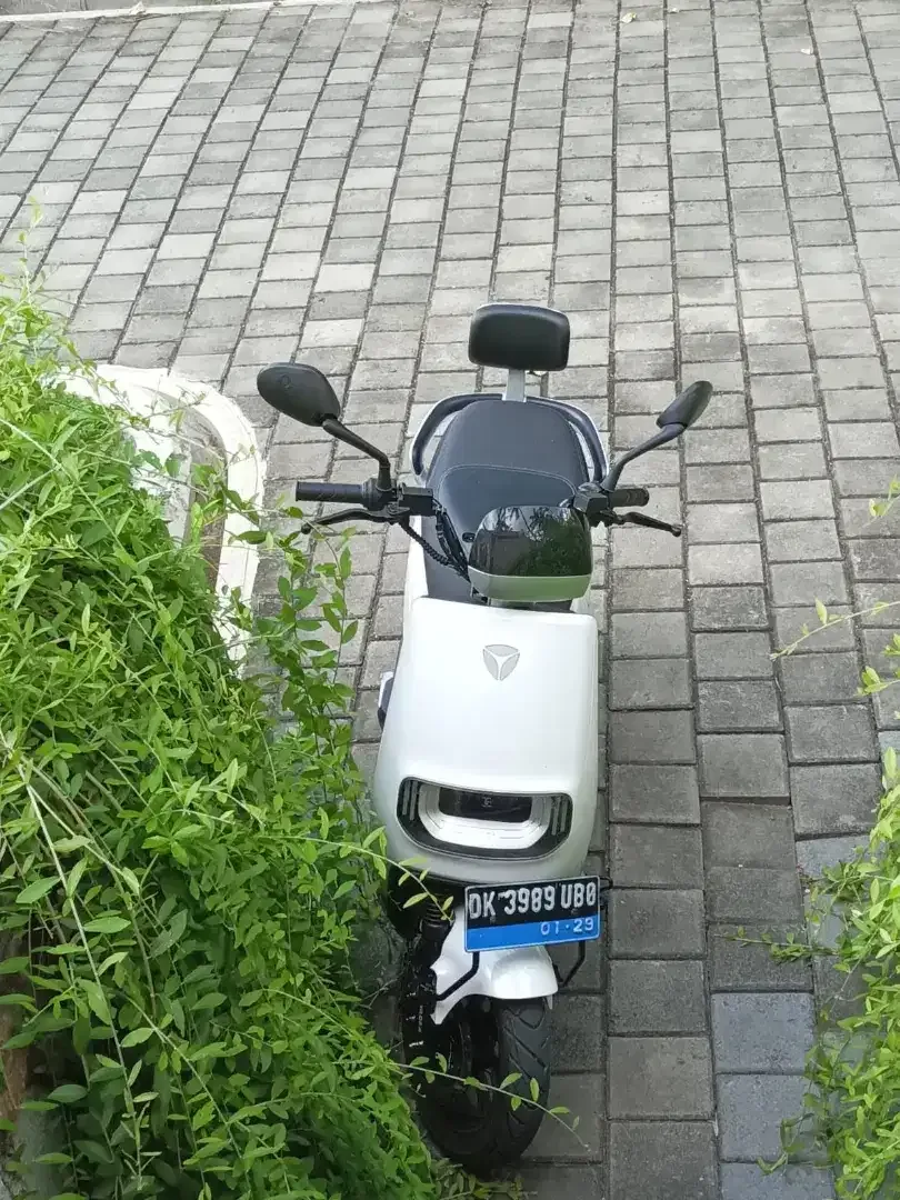 Yadea E8S pro 2023 - Image 1 of 1