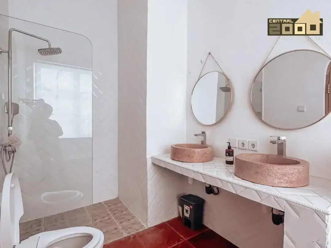Luxury Villa For Sale – Walking Distance To The Beach - Image 9 of 10