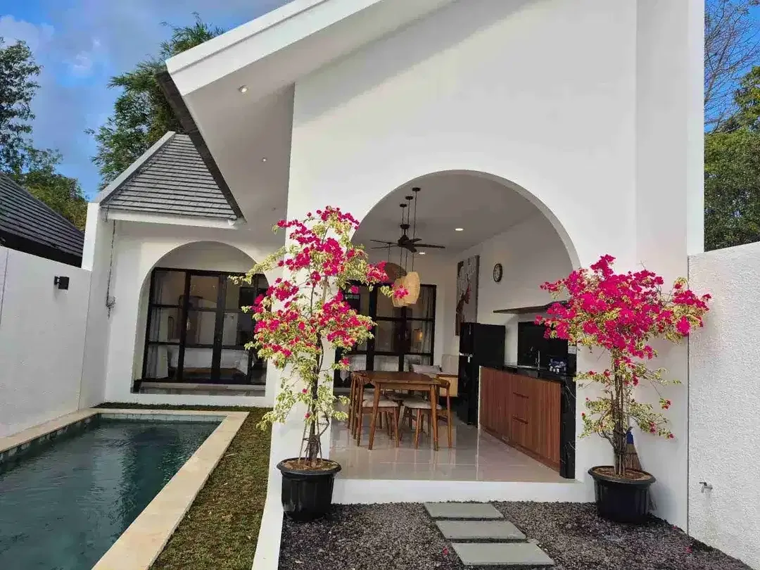 Brand New Modern Villa in cozy environment Taman Mumbul - Image 2 of 10