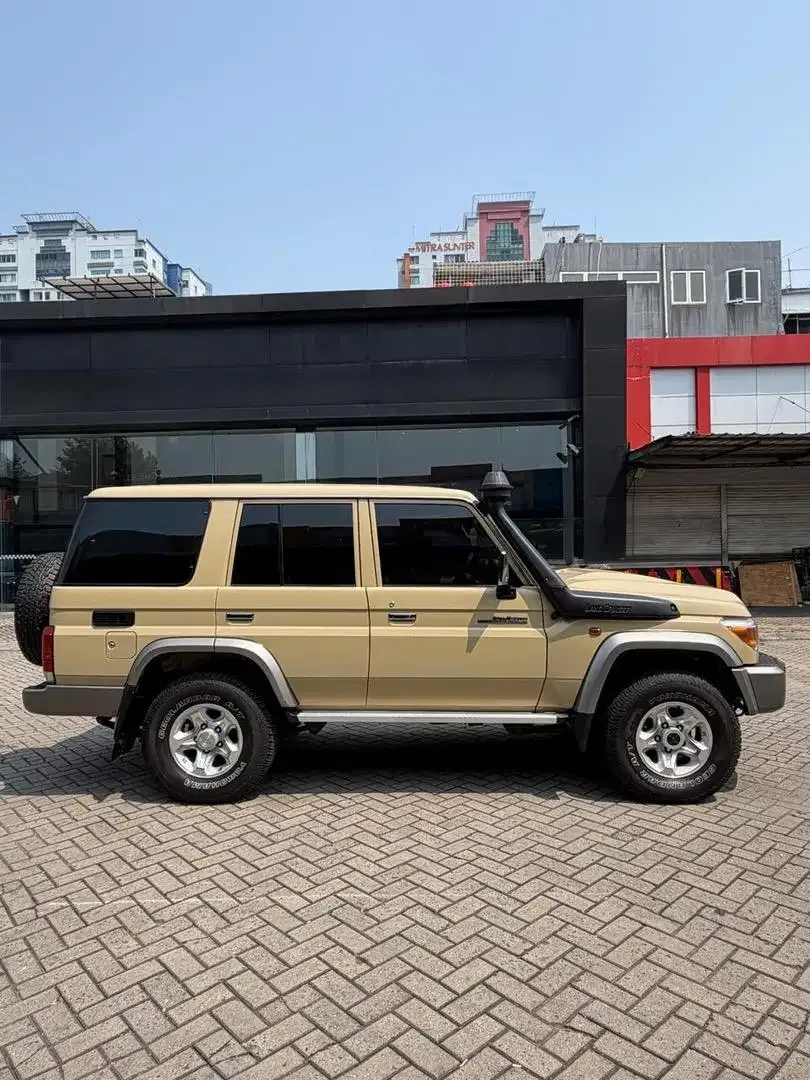 Land cruiser 70 Mt Diesel V8 2019 - Image 4 of 10