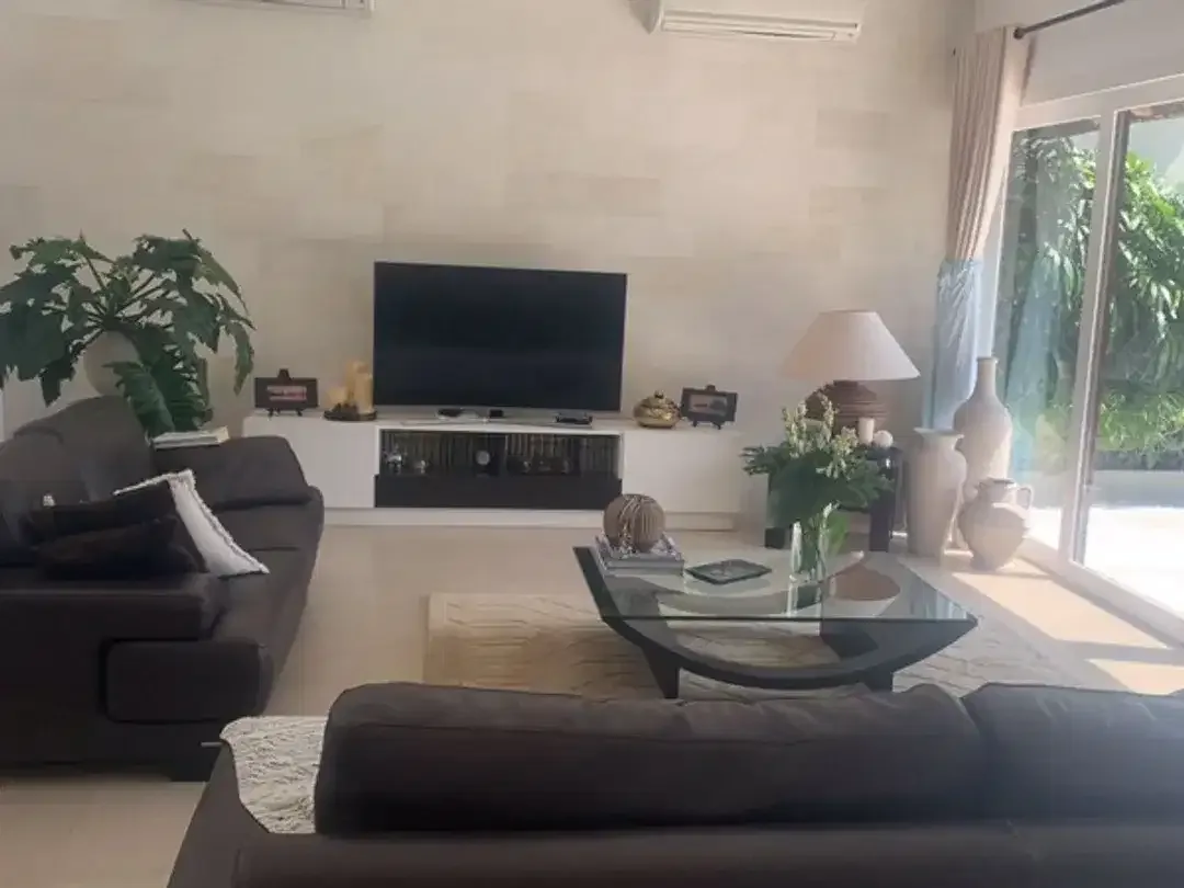 Leasehold - Spacious Renovated Villa with Large Garden in Prime Umalas Location - Image 1 of 9