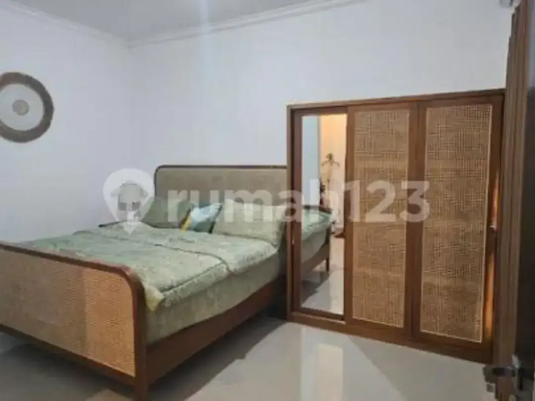 Rumah 2 Lantai Fully Furnished Padangsambian, One Gate Sistem Aman 24 Jam - Image 9 of 10