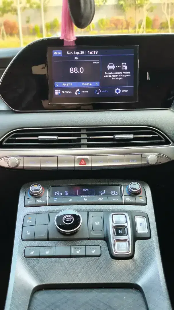 Hyundai Palisade Signature 2.2 CRDi 2022 NIK 2021

White on Red - Image 8 of 10