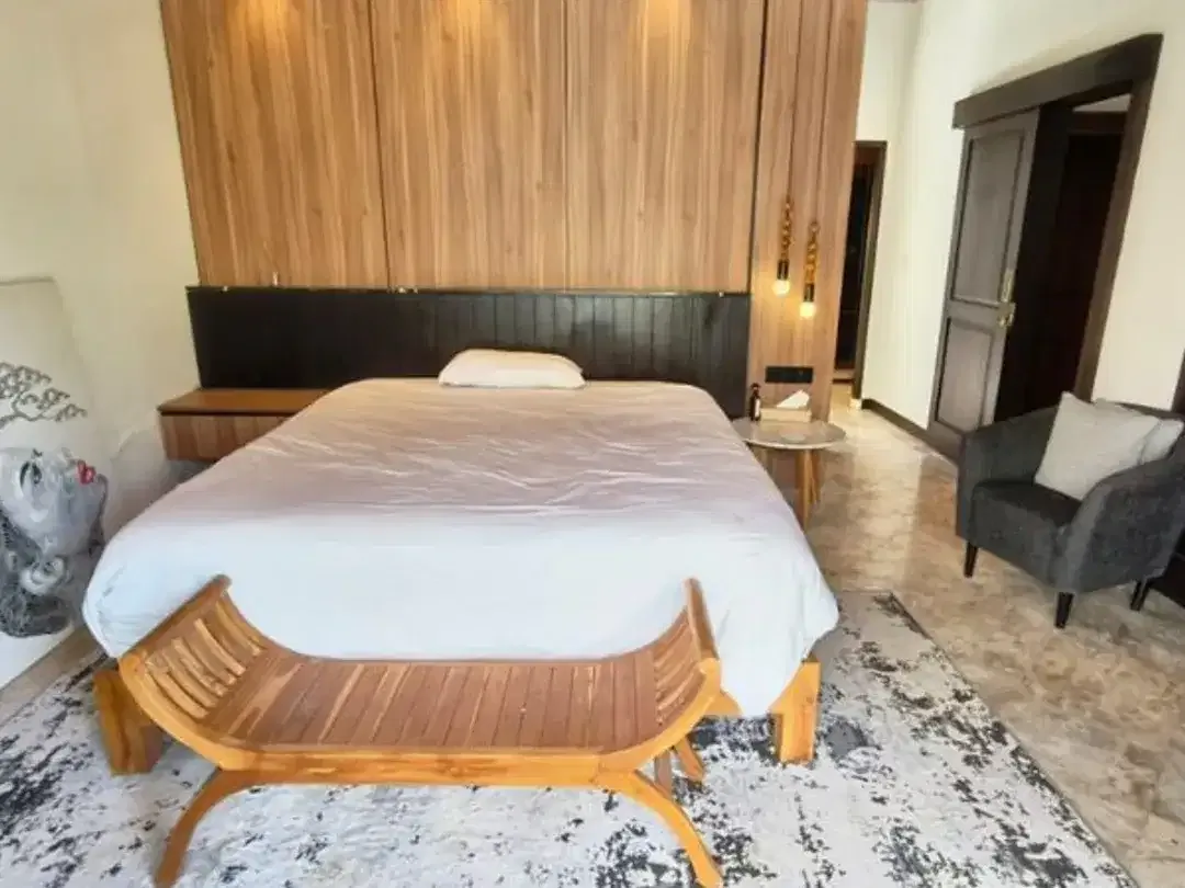 VILLA SPACIOUS GARDEN WITH 5 BEDROOM IN UMALAS KEROBOKAN BADUNG - Image 8 of 10