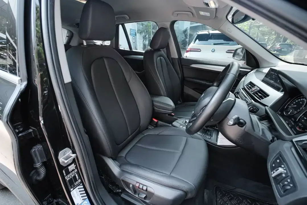 BMW X1 18i Dynamic (2022) - Image 8 of 10