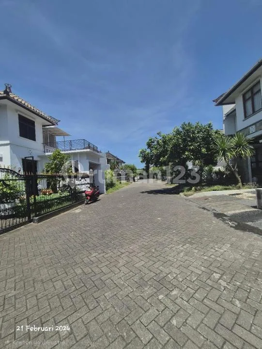 Jual Cepat / Buc - Villa 5 Kamar Tidur di Komplek Villa One Gate, Kubu Anyar, Kuta - Image 2 of 4