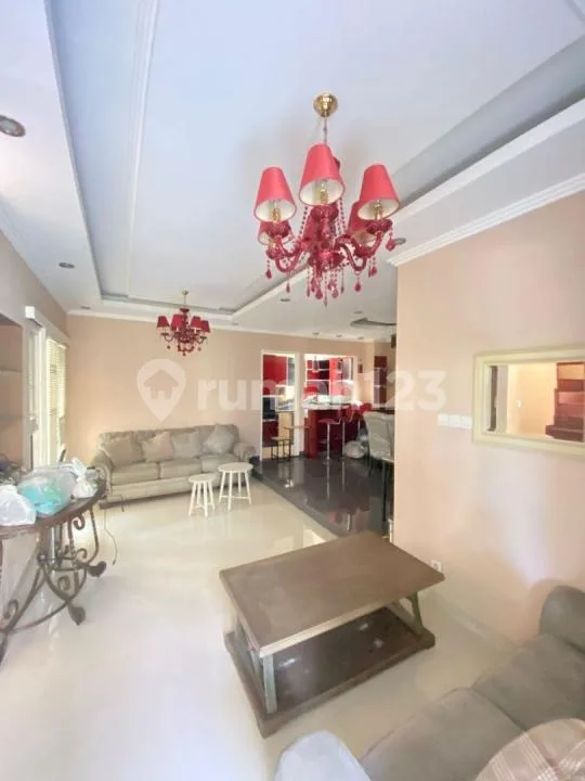 Disewakan Rumah 2 Lantai di Kerobokan, Dekat Seminyak - Lokasi Strategis di Jl. Mertanadi - Image 3 of 4