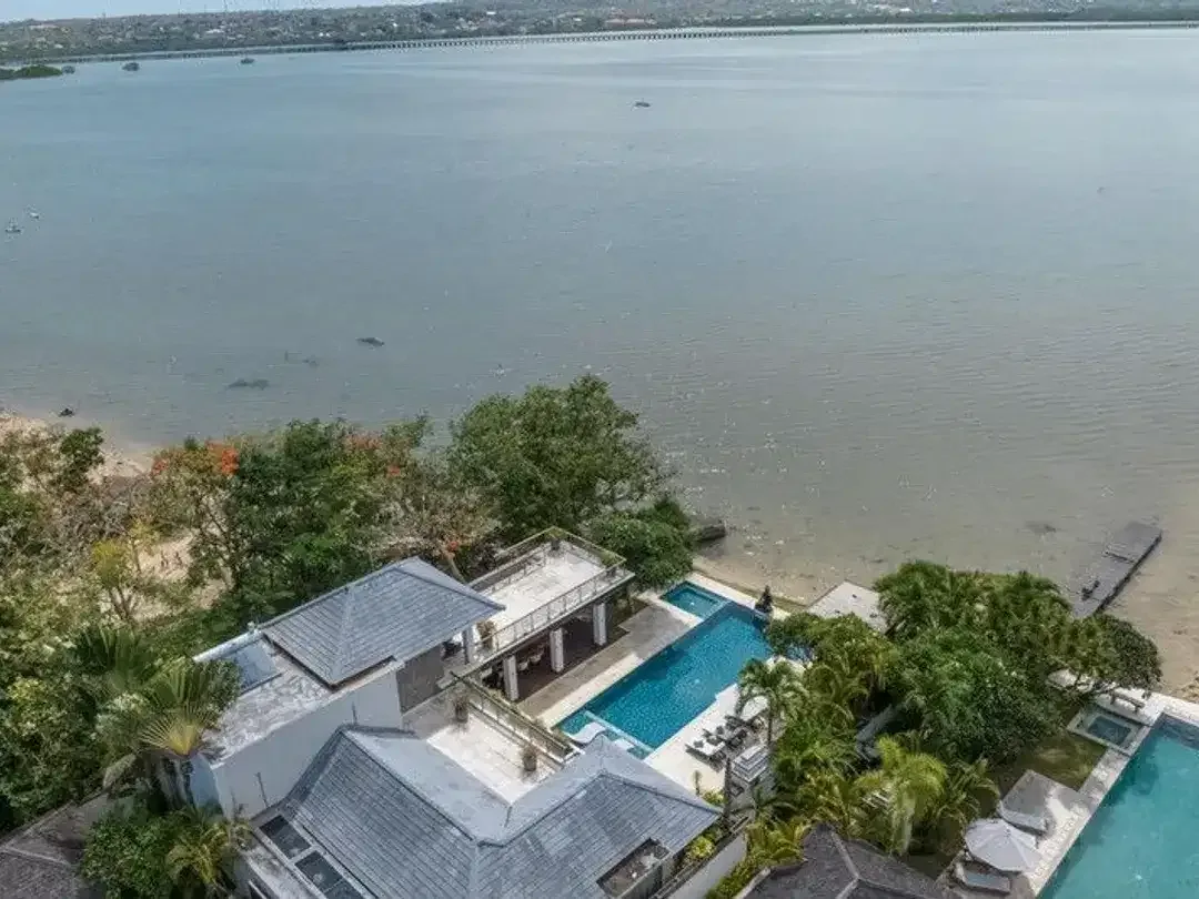 FOR RENT - Beachfront Bliss - Luxury Villa with Rooftop Sunset Lounge in Tanjung Benoa, Nusa Dua, BALI - Image 3 of 10