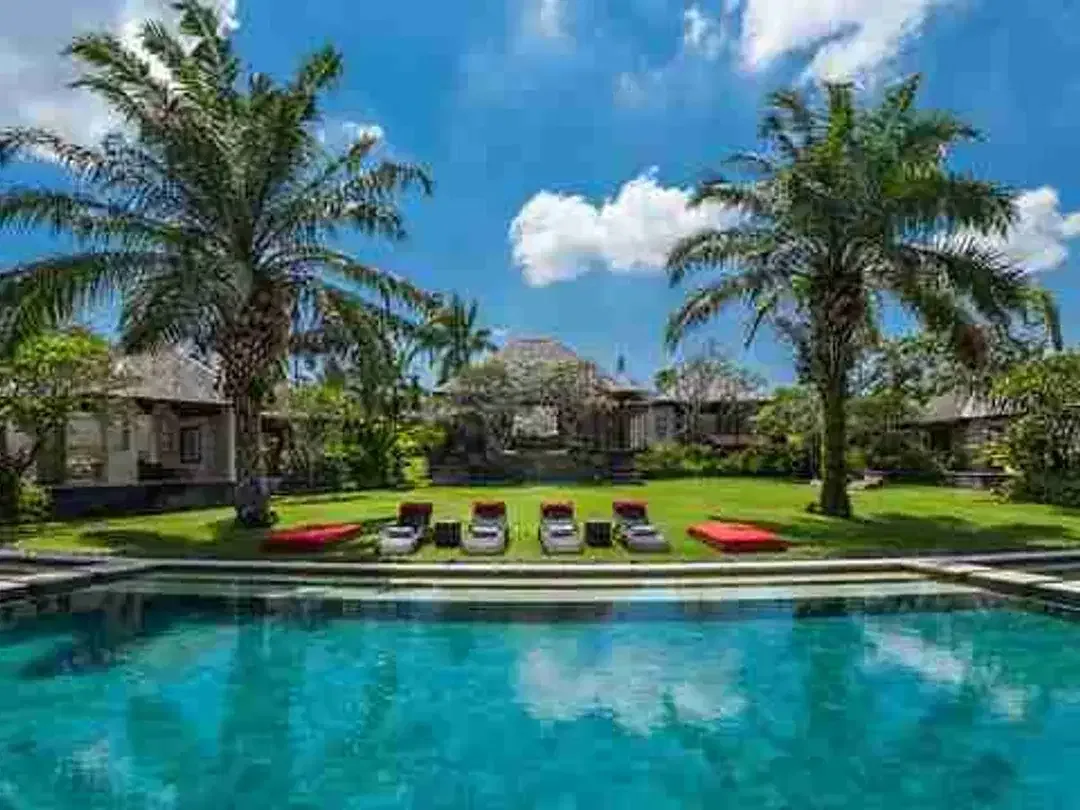 Huge Balinese modern  Style Villa Berawa Tibubeneng Canggu Bali - Image 1 of 10