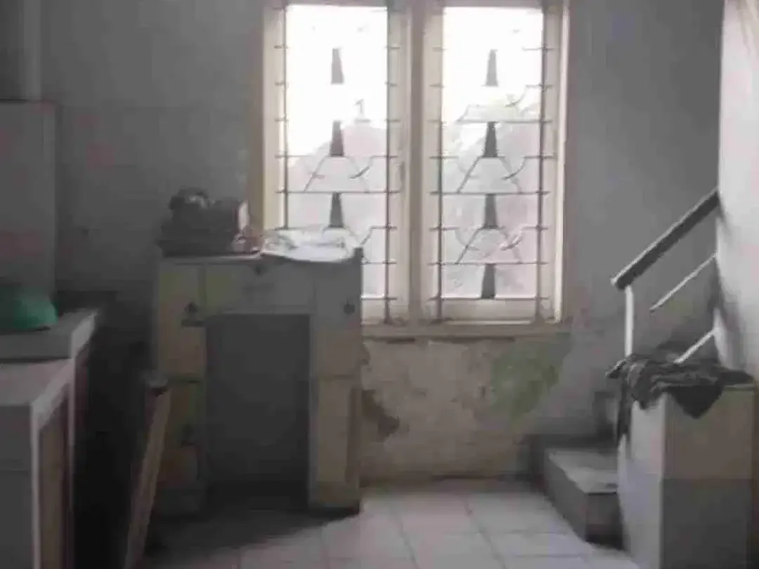 Dijual Bangunan Komersial 3,5 Lantai di Gajah Mada Tabanan - Image 2 of 9