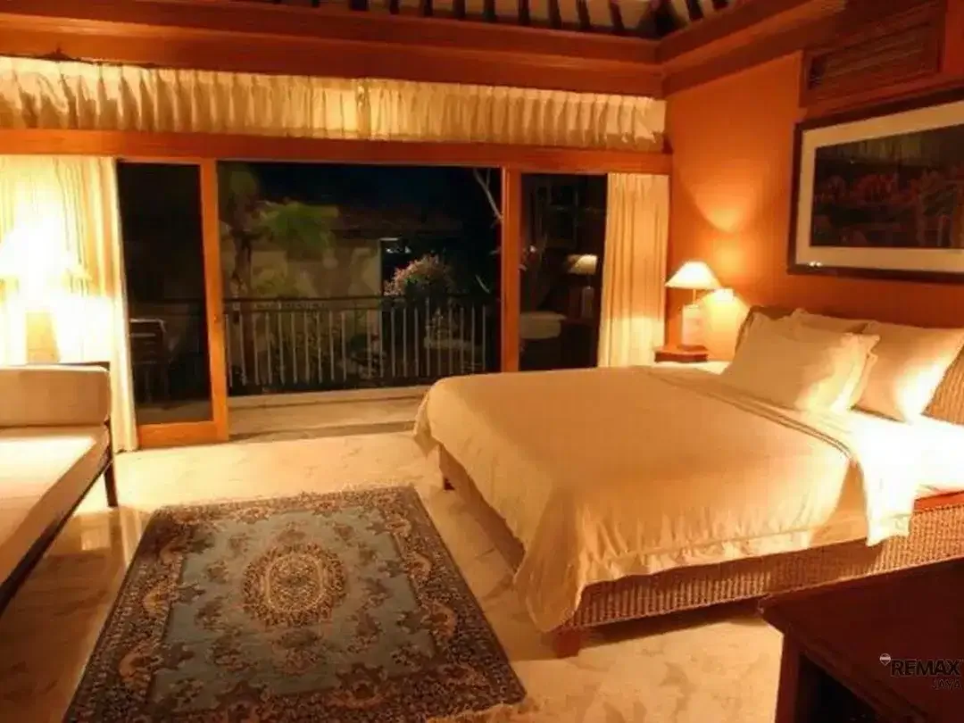 Villa 4 Kamar Tidur dengan Pemandangan Laut Disewakan, di Ungasan - Image 3 of 8