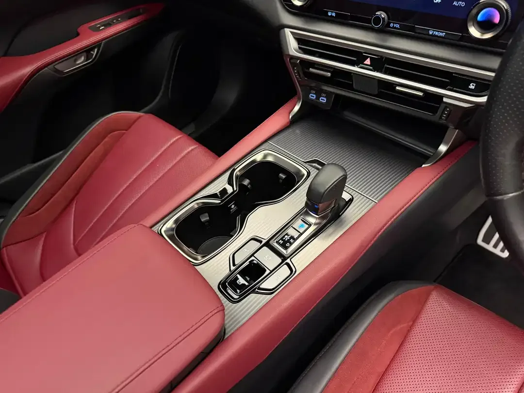 Lexus RX-500H F-Sport 2023 - Image 7 of 10