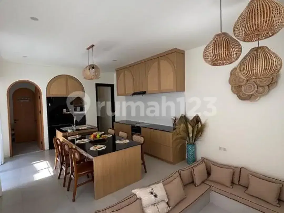 Mediteranian 3 Beds Villa In Kerobokan For Rent - Image 1 of 10