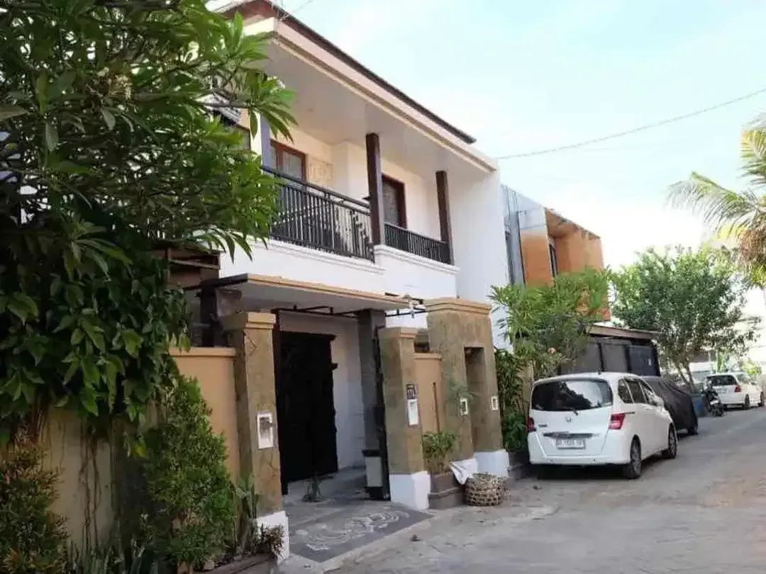 Rumah minimalis yang sangat nyaman terletak di kawasan elite Perumahan Sekar Tunjung - Image 1 of 10