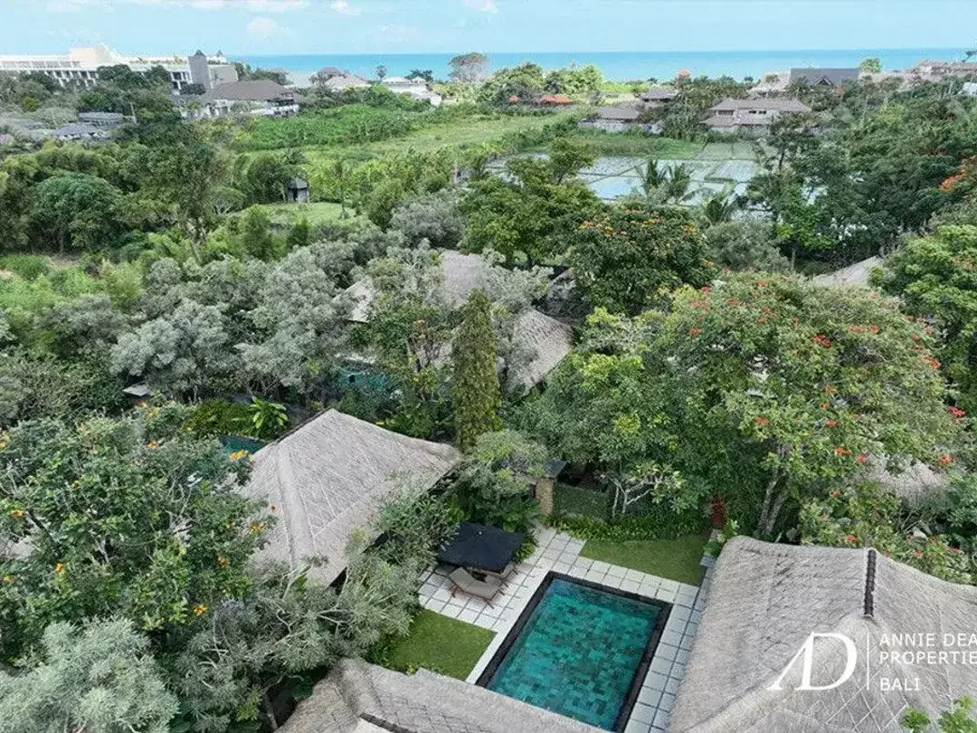 LEASEHOLD 25 YEARS | LUXURY BOUTIQUE VILLA AT SEMINYAK BEACH AREA - Image 2 of 7