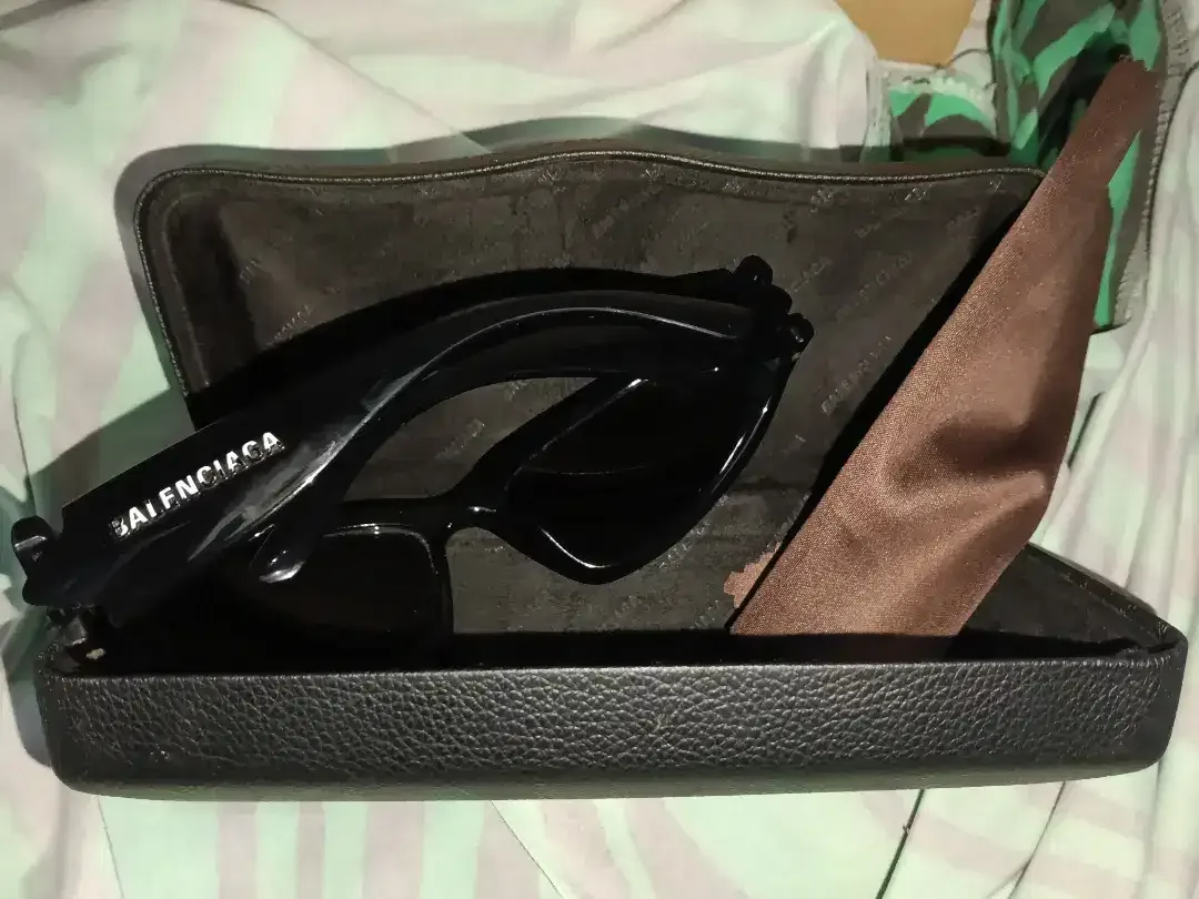Balenciaga style wrap sunglasses ori - Image 5 of 10
