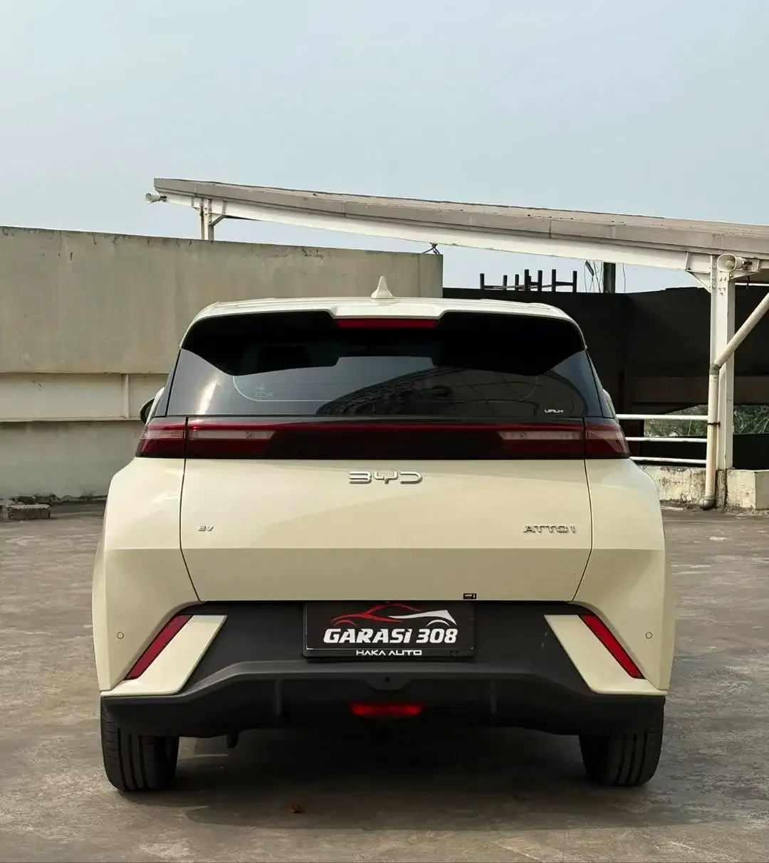 BYD Atto 1 Premium Long Range 2025 Putih  Pajak 12-2026 KM 22 rb - Image 6 of 10