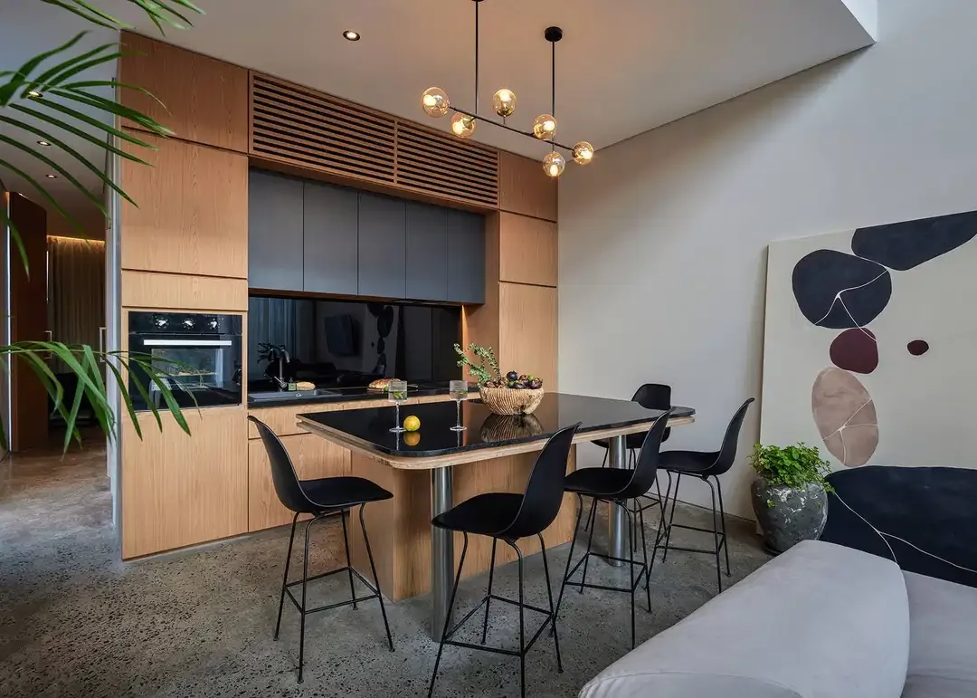 Modern and Stylish 3-Bedroom Townhouse in Prime Umalas Location - Image 7 of 10