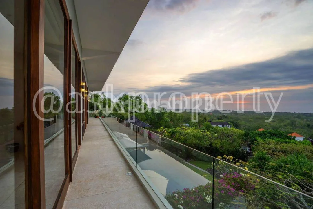 Dijual Cepat Murah Villa Tropical Style Sunset & Ocean Views Padang Padang Beach Pecatu Bali - Image 2 of 4