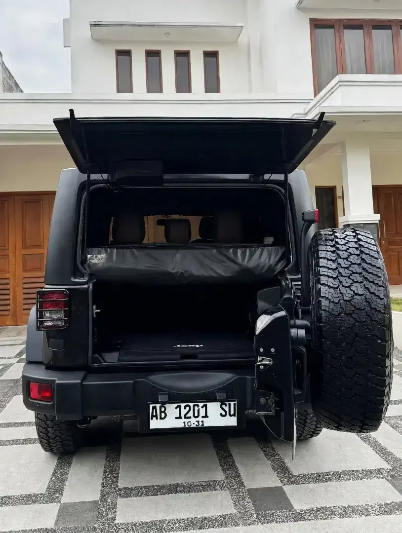 JEEP WRANGLER RUBICON UNLIMITED 3.6 AT 4X4 - Image 8 of 10