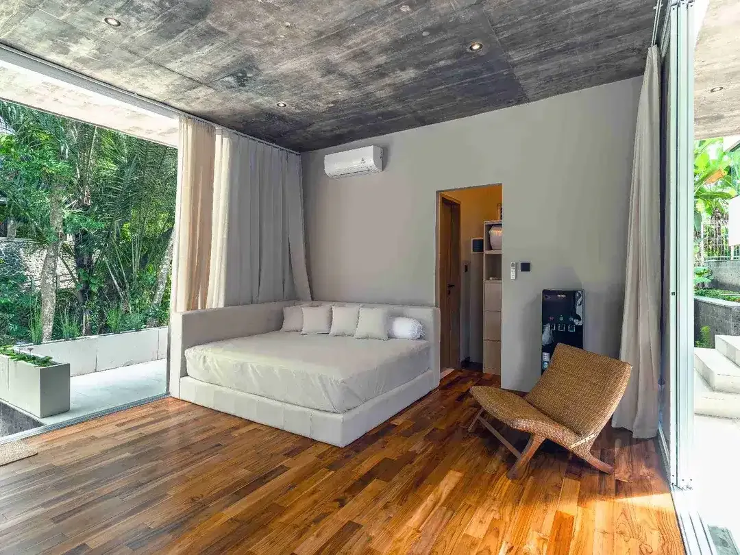 Complex Villa with 7 Bedroom, Ready for Daily Rental Bussiness at Canggu - Image 10 of 10