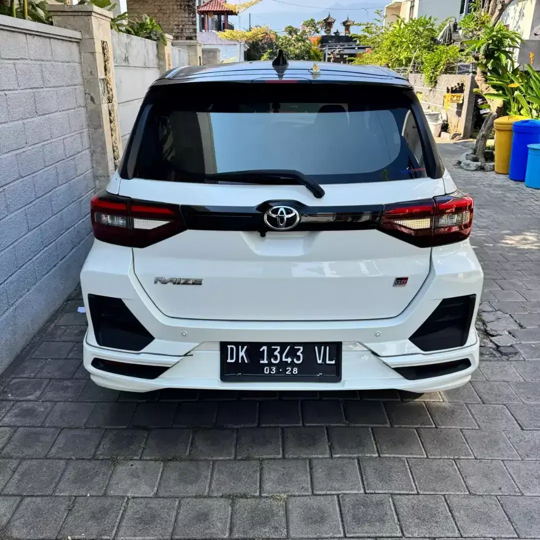 Toyota Raize 1.0 GR two tone 2023 - Image 2 of 8