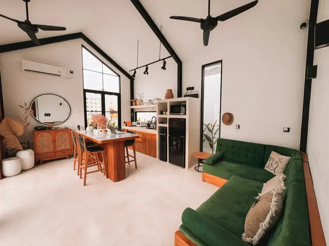 Leasehold - Stylish 1 bedroom Villa 5 Minutes from the Beach in Berawa, Canggu, Bali - Image 2 of 10