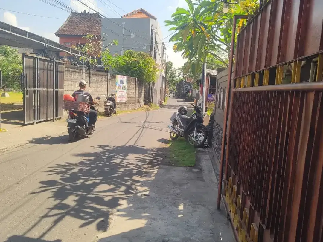 JUAL TANAH BONUS RUMAH TUA SESETAN - Image 1 of 5