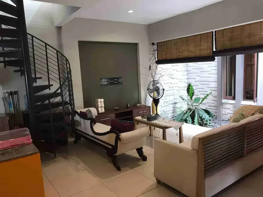 Rumah 2.5 Are, 4 Kamar di Area Gatsu Barat dekat Tiara - Image 3 of 9