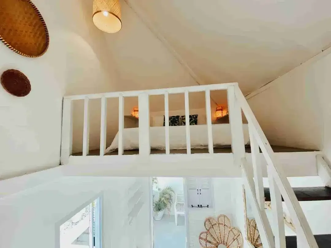 Villa Furnished 3 lantai Lokasi Jl Kunti Seminyak area Wisata dekat Pantai cocok untuk investasi. ld - Image 6 of 10