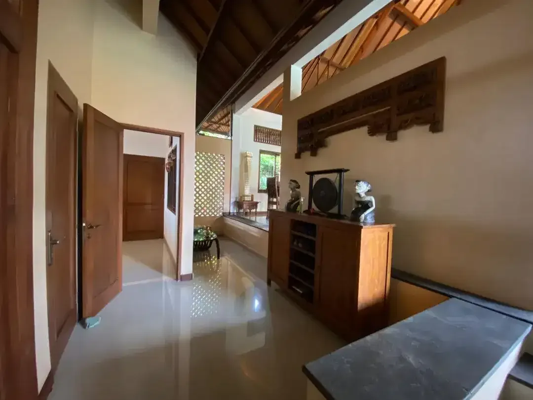 Villa Tersembunyi Dengan Gaya Klasik Dengan Suasana Hijau Dan Tenang Jimbaran - Image 8 of 10
