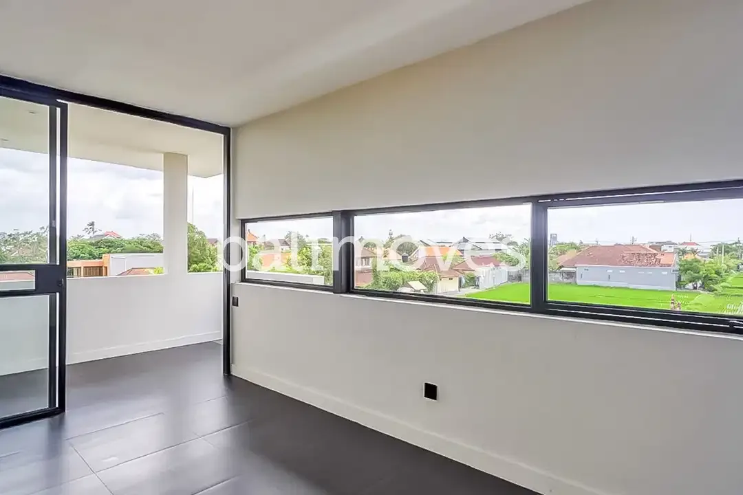 Modern Villa Empat Kamar Tidur Di Kerobokan - Image 2 of 10