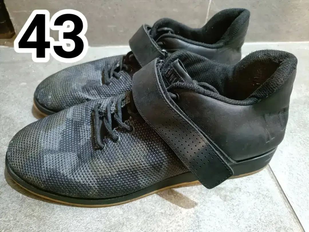 Sepatu USA Nobull rubber 43 - Image 1 of 3