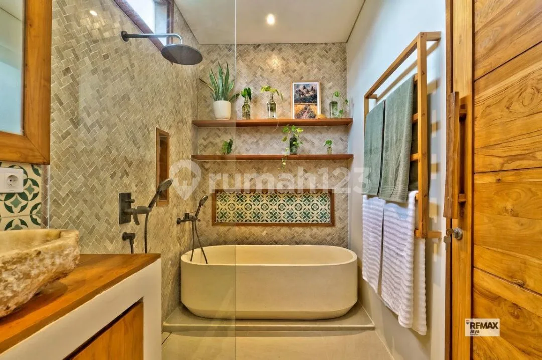 Luxury 3 Bedroom Villa With Stunning Rice Field Views In Cemagi - Image 4 of 4
