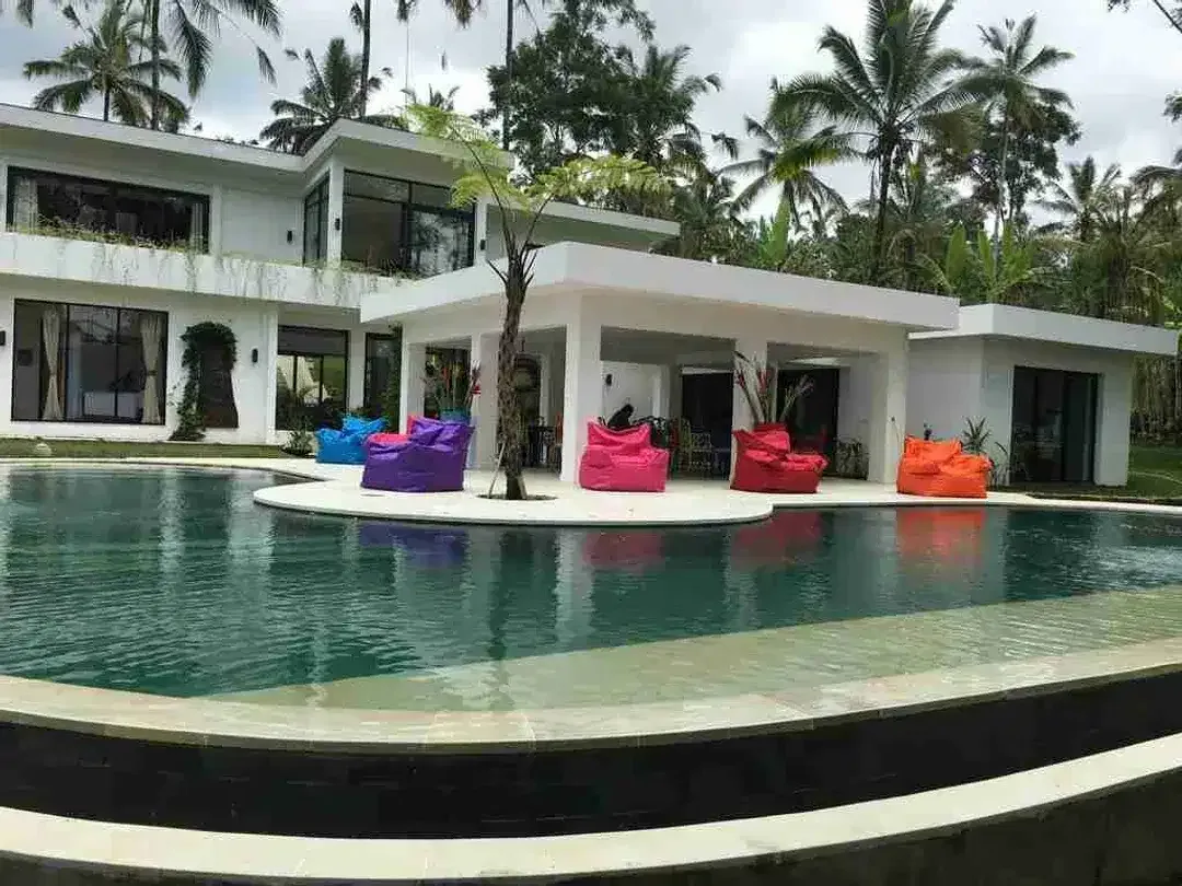 LUXURY MODERN VILLA JUNGLE VIEW AND VALLEY IN TEGALALANG UBUD BALI - Image 2 of 10