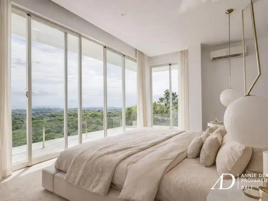 FREEHOLD | MODERN ALL-WHITE DESIGN VILLA WITH ROOFTOP & OCEAN VIEWS - JIMBARAN - Image 9 of 10