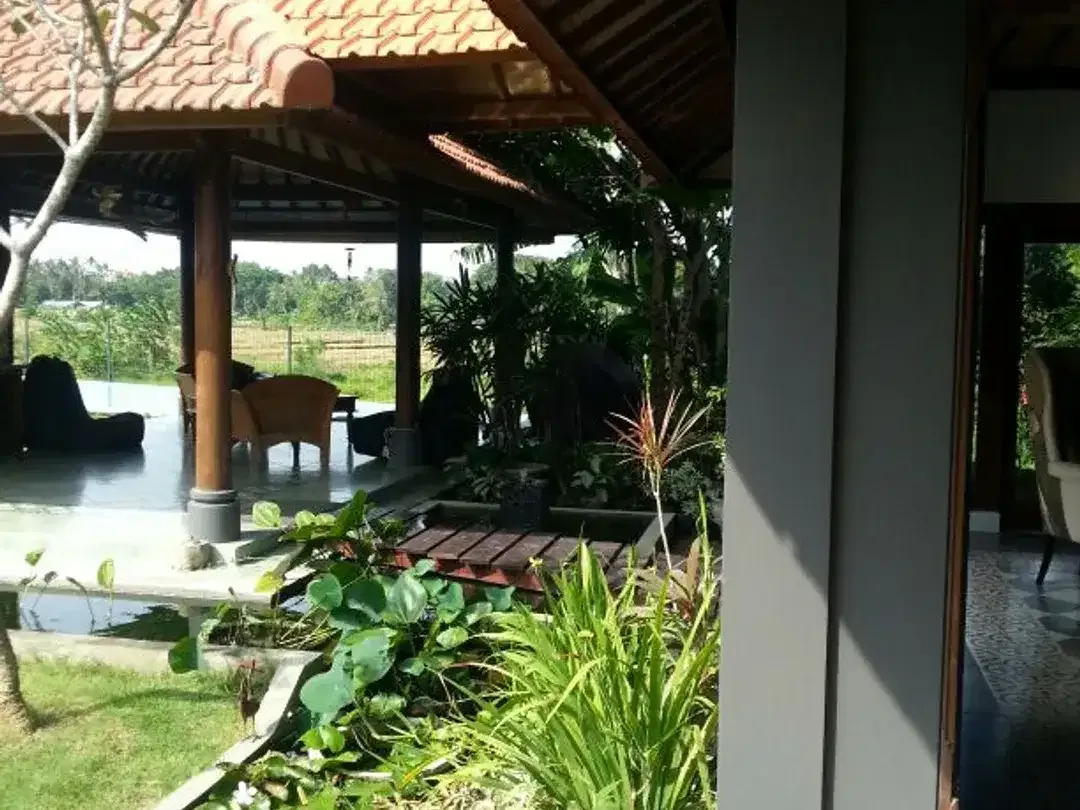 Vila 5 Kamar Tidur yang Luas dan Dikelilingi Pepohonan Hijau di Umalas - Image 1 of 5