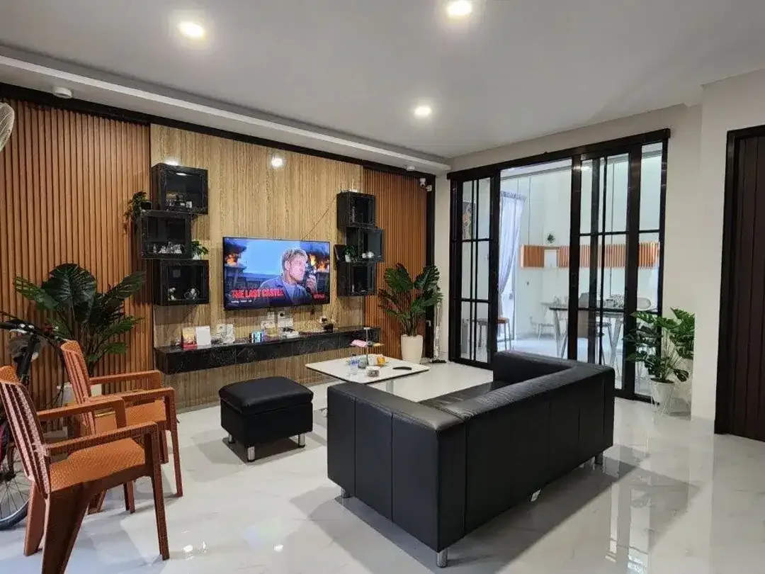 Dijual rumah ready unit fully furnished di perumahan elite one gate system dengan fasilitas club house - Image 6 of 10