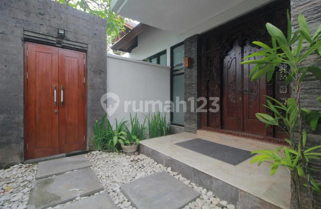 Luxury Villla Seminyak 4 Bedrooms 450M2 - Image 4 of 4