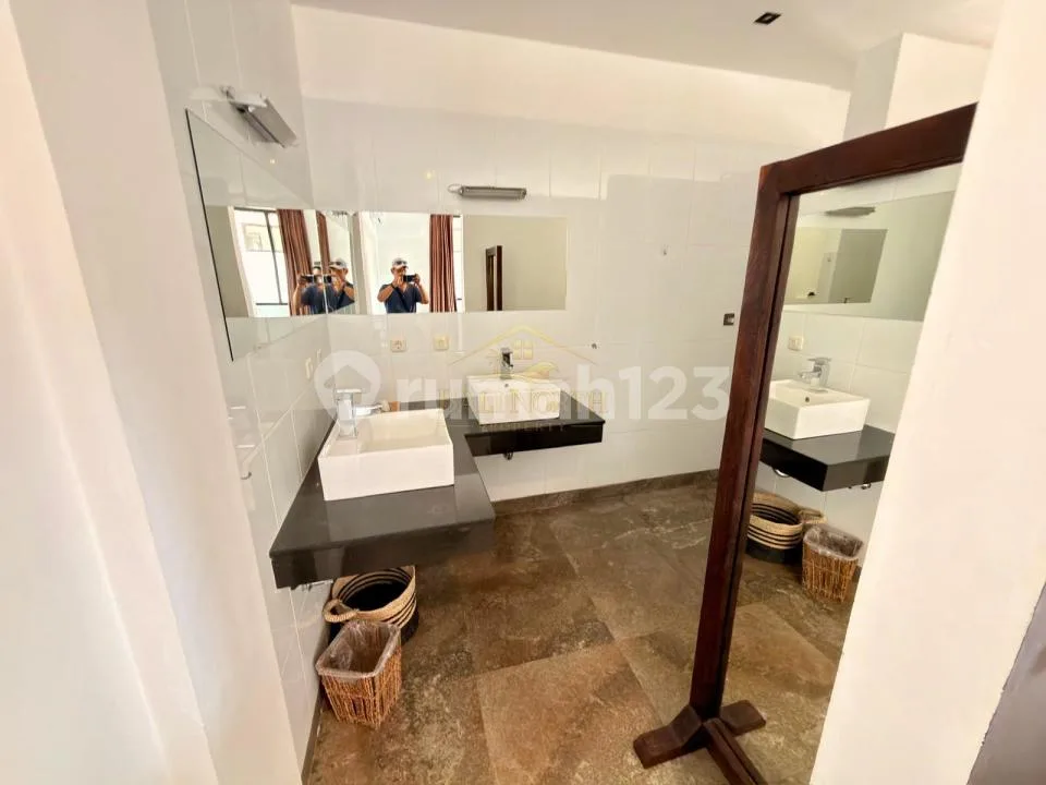 Beachfront Two-Storey 4-Bedroom Villa For Sale In North Bali - Image 3 of 4