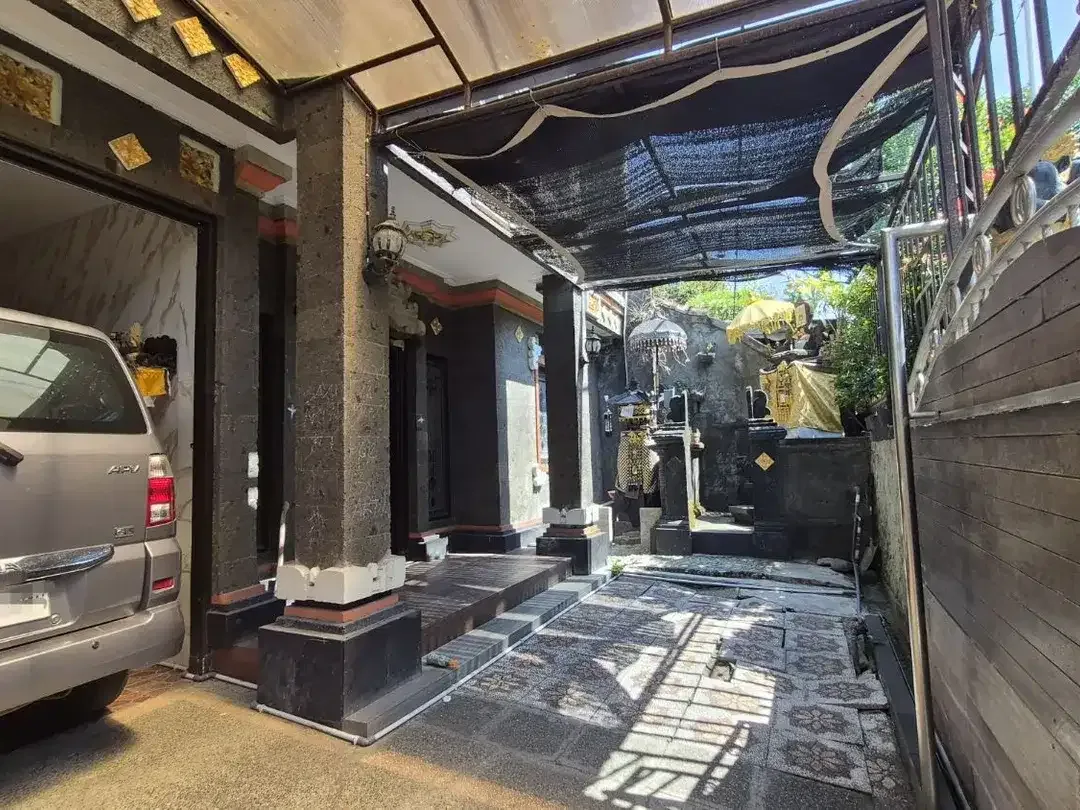 Di jual rumah lantai 2 jalan Mohyamin Renon  lokasi strategis jantung kota Renon - Image 5 of 9