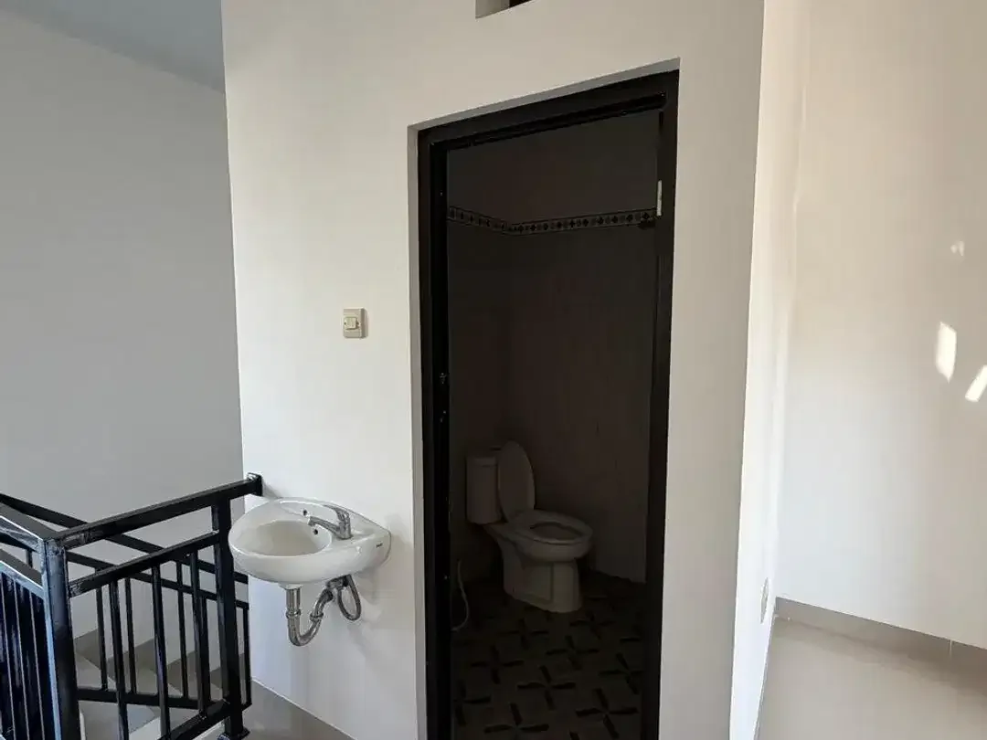 Dijual Rumah 2 Lantai 3 KT di Kesiman - Image 5 of 10