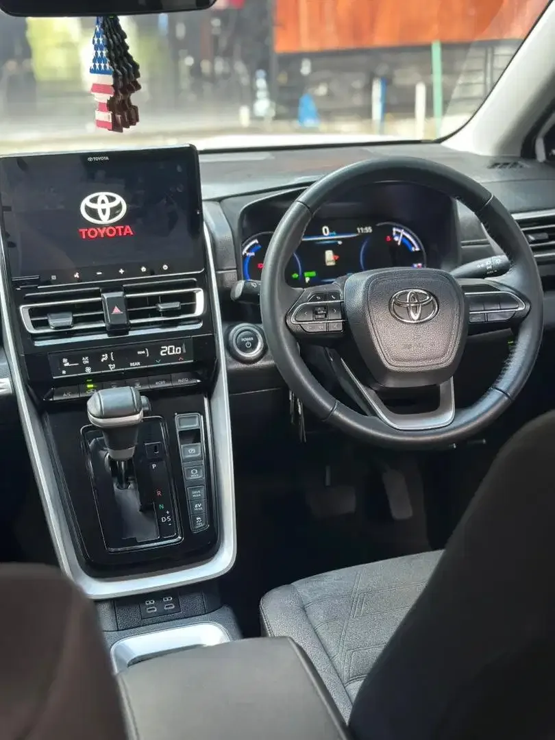 INNOVA ZENIX V HYBRID 2025 MODELISTA ASLI BALI LOW KM - Image 9 of 10