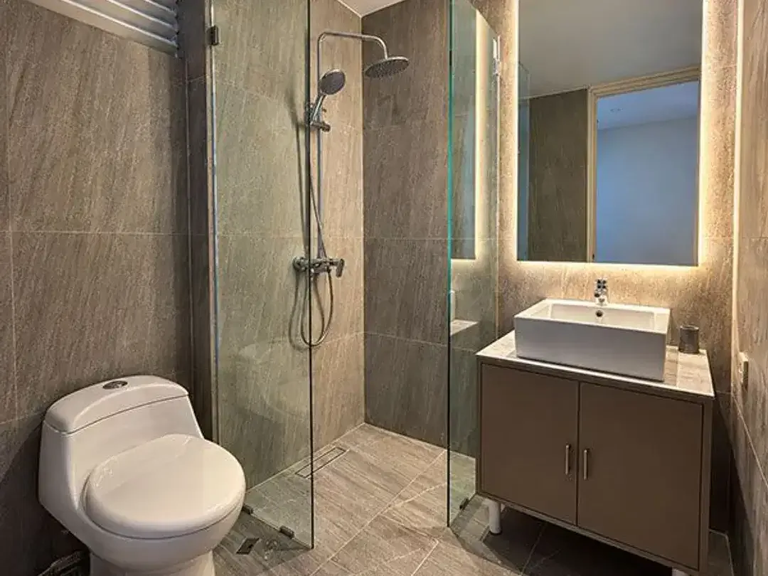 AMR-093.SRC | For Monthly Rent – 2-Bedrooms Suite Apartment in Legian Kuta - Image 7 of 10